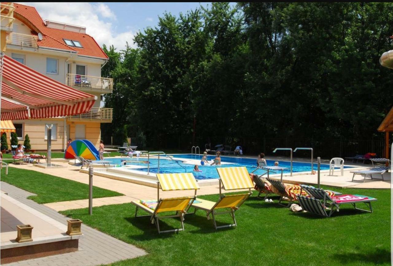 Paris-Lux. Hajduszoboszlo Exterior foto